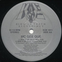 MC Gee Que : A Strong Rhyme To Step To / Give It Up (12")